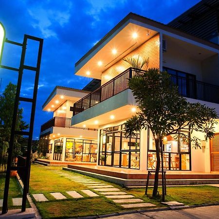 Yellow Moon Hotel Pattaya Bagian luar foto