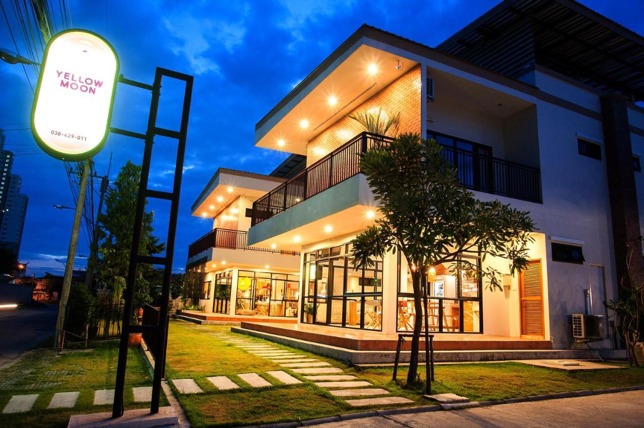 Yellow Moon Hotel Pattaya Bagian luar foto