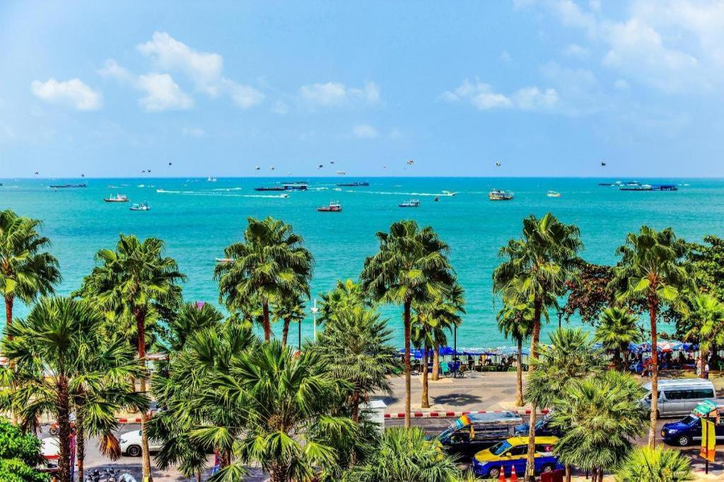 Yellow Moon Hotel Pattaya Bagian luar foto
