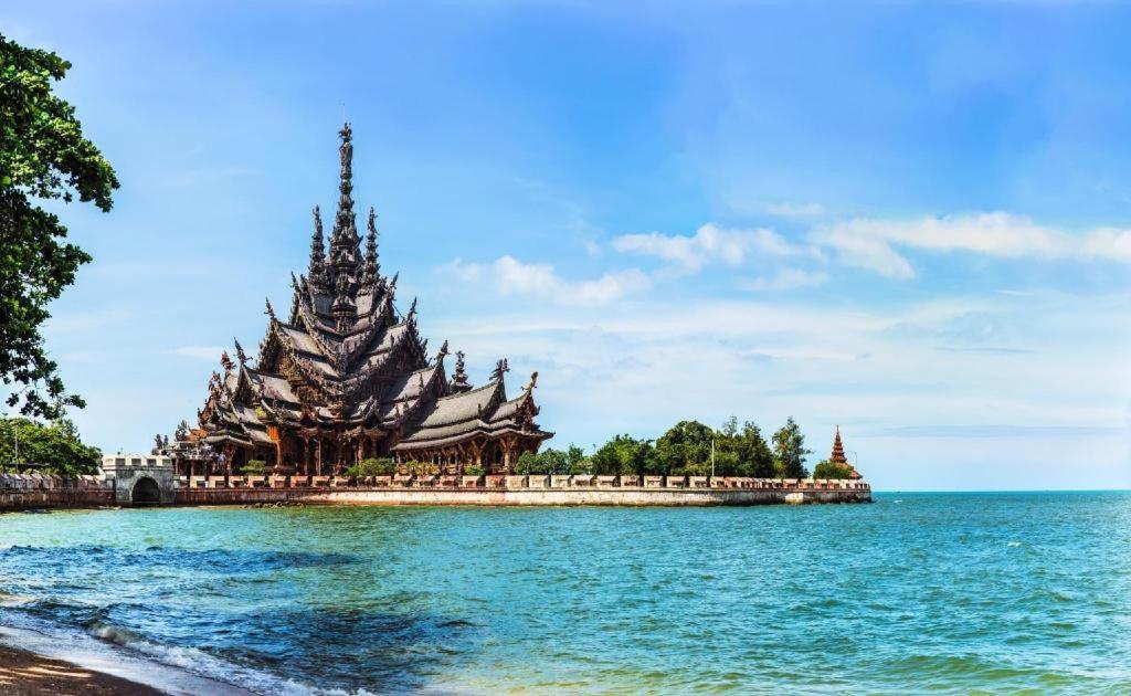 Yellow Moon Hotel Pattaya Bagian luar foto