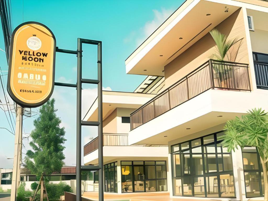 Yellow Moon Hotel Pattaya Bagian luar foto