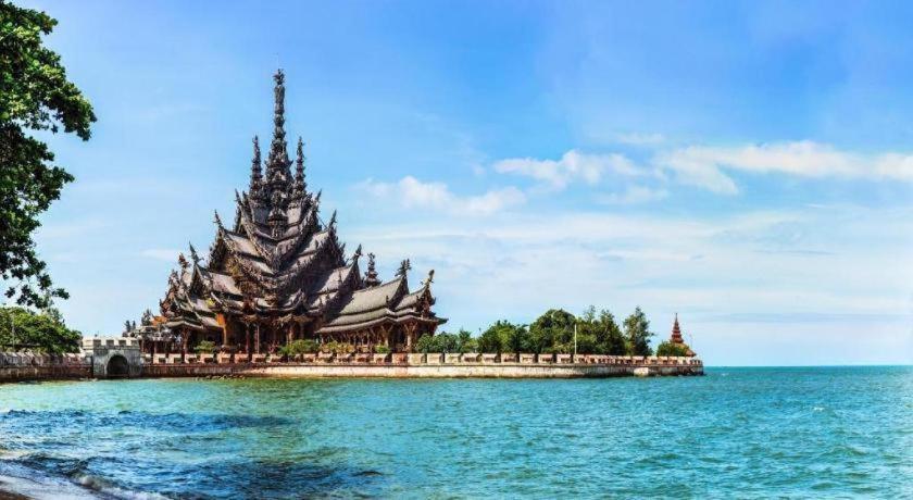 Yellow Moon Hotel Pattaya Bagian luar foto