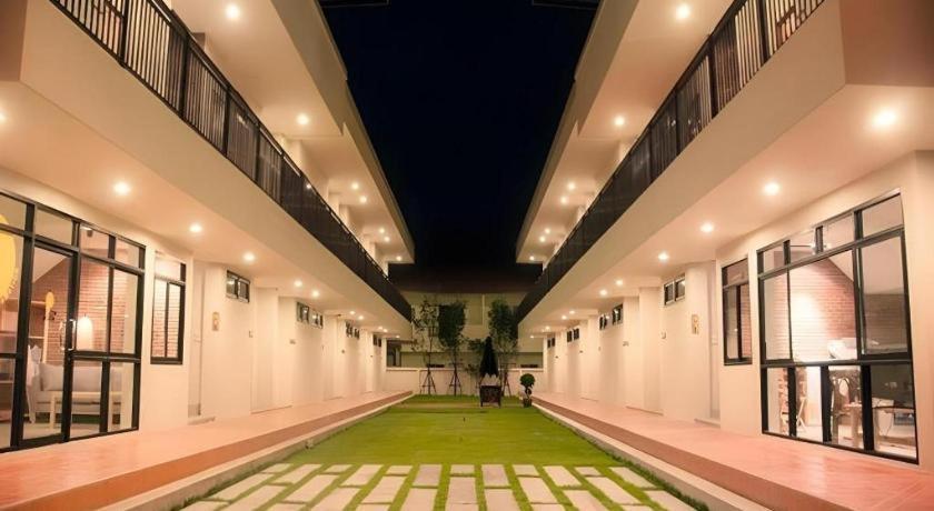 Yellow Moon Hotel Pattaya Bagian luar foto