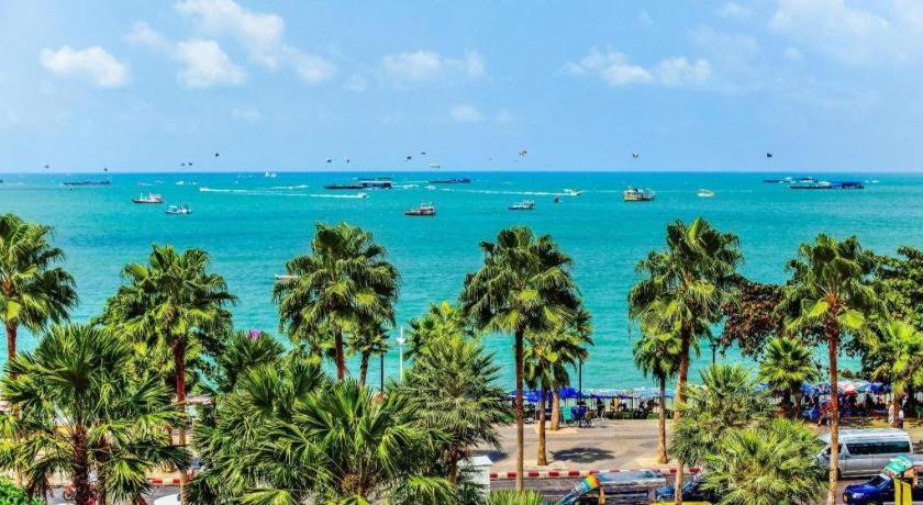 Yellow Moon Hotel Pattaya Bagian luar foto