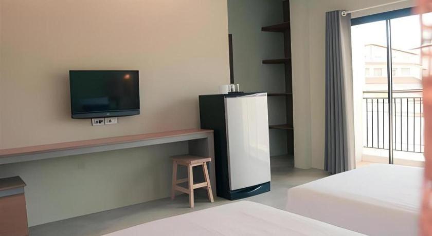 Yellow Moon Hotel Pattaya Bagian luar foto