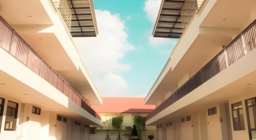 Yellow Moon Hotel Pattaya Bagian luar foto