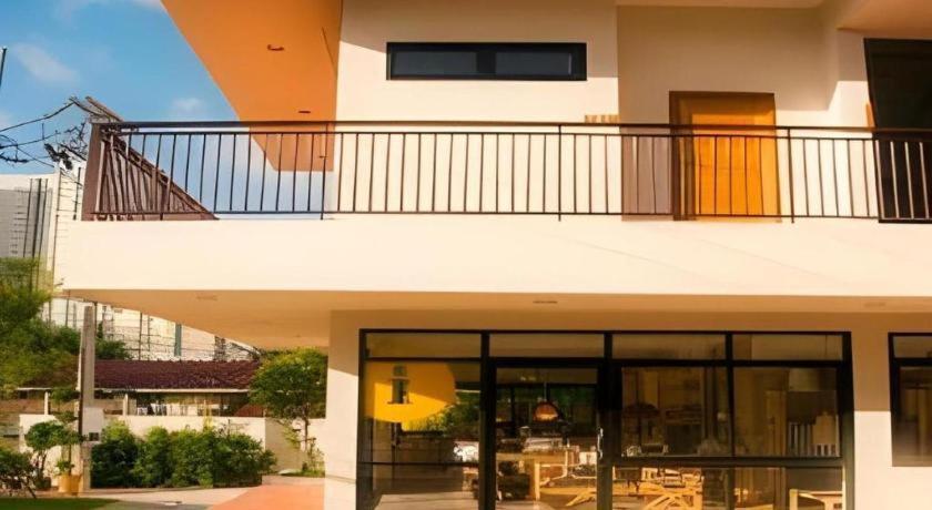 Yellow Moon Hotel Pattaya Bagian luar foto