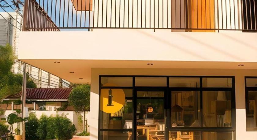 Yellow Moon Hotel Pattaya Bagian luar foto