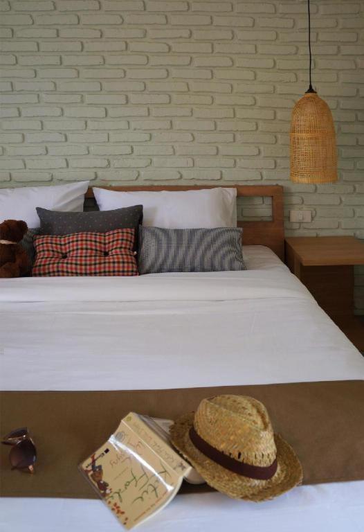 Yellow Moon Hotel Pattaya Bagian luar foto