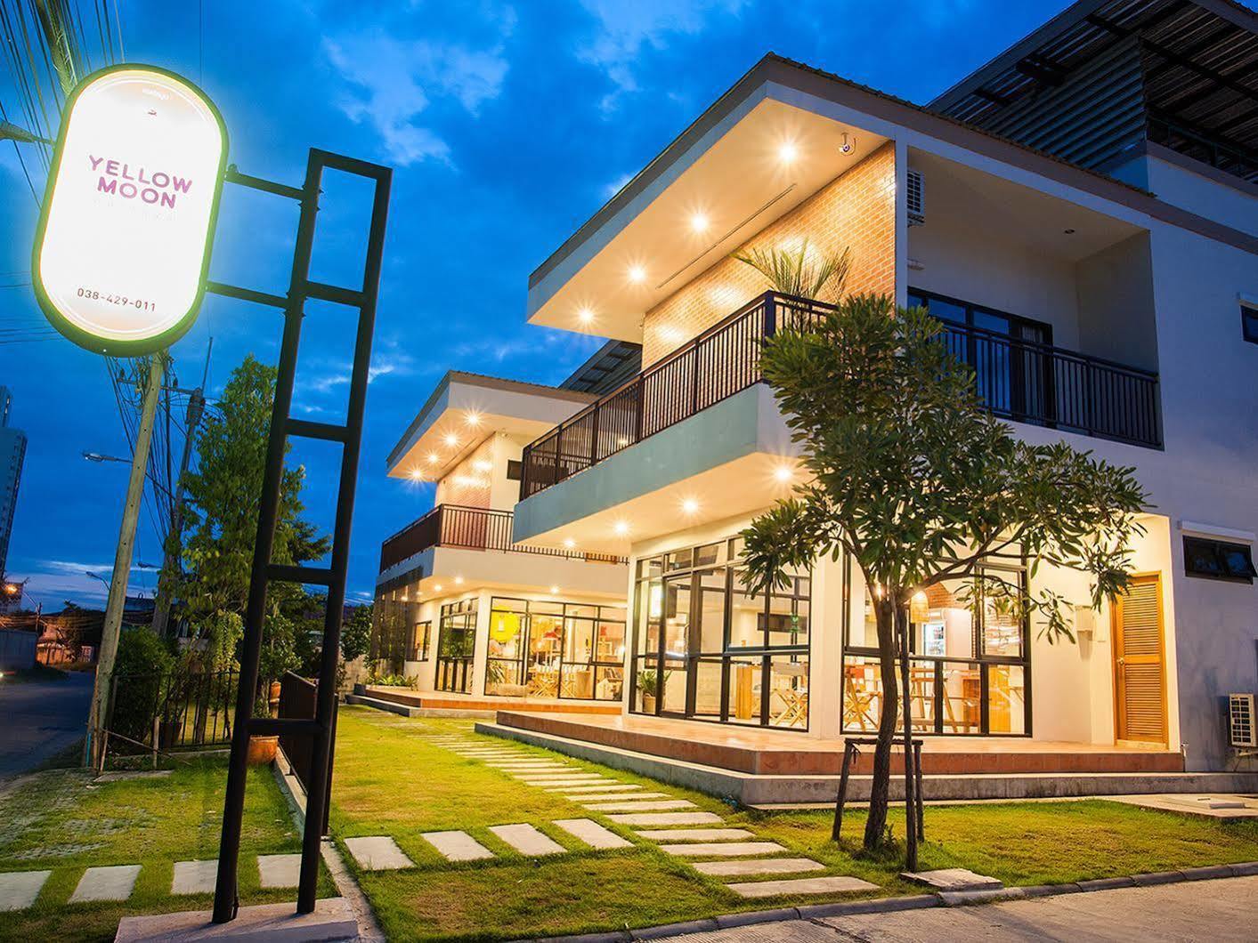 Yellow Moon Hotel Pattaya Bagian luar foto